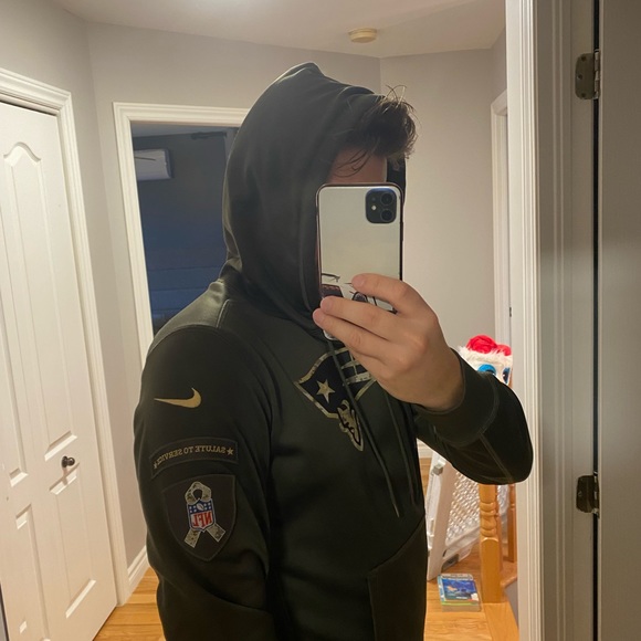 Nike Therma-Fit New-England Patriots hoodie.salute to service edition. - Picture 4 of 7